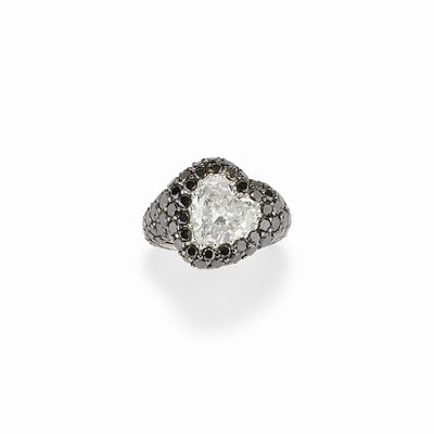 Anello in oro bianco e brunito 18K con diamanti