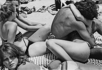 Kissing, Jones Beach - Stampa a getto d'inchiostro su cartoncino, 2019