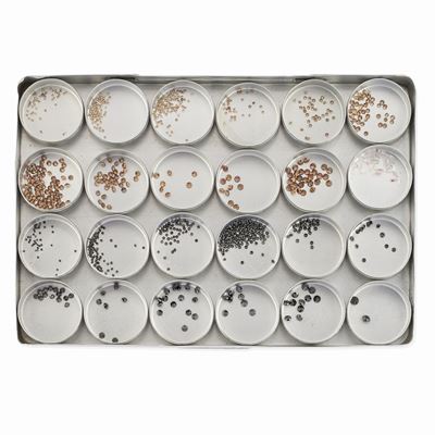 Cofanetto con diamanti brown, neri e incolori, taglio brillante e fantasia, totale ct 32,95