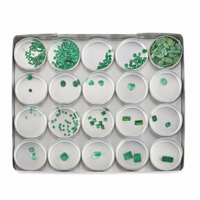 Cofanetto di smeraldi, peso totale 109,02 ct