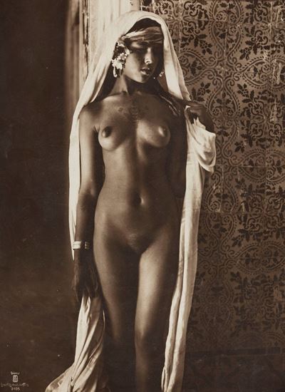 Nudo Orientale, Tunisi; Stampa alla gelatina ai sali d'argento, anni 1920