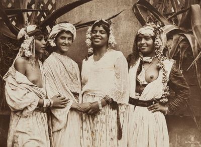 Gruppo di donne orientali, stampa alla gelatina ai sali d'argento