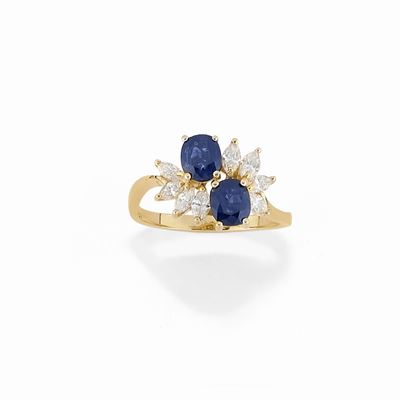 Anello in oro giallo 18K con zaffiri ovali ct 2,16 e diamanti marquise ct 1,40