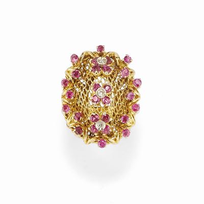 Anello in oro giallo 18K con rubini e diamanti