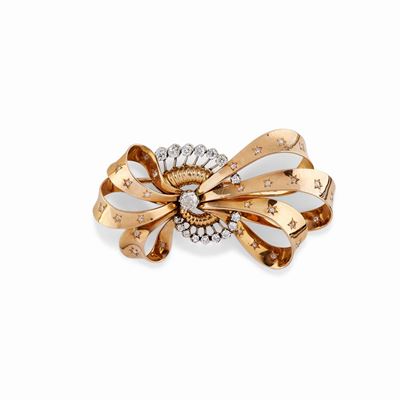 Spilla in oro bicolore 18K con diamanti, circa 1940