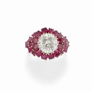 Anello con diamante e rubini