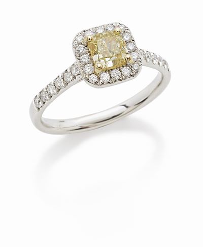 Anello in oro bianco 18K con diamante naturale Fancy Yellow e diamanti taglio brillante