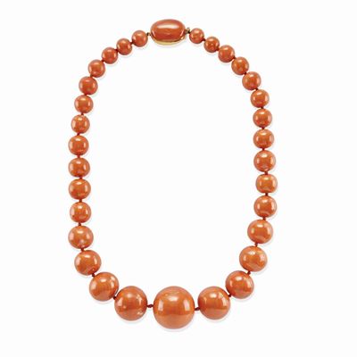 Importante collana in oro giallo 18K con boules di corallo degradé