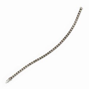 A 18K burnished white gold and fancy brown diamonds tennis bracelet