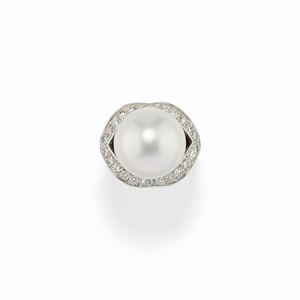  - Anello con perla e diamanti