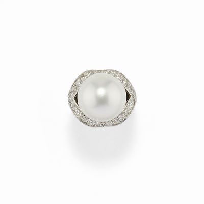 Anello in oro bianco 18K con perla coltivata Australiana e diamanti