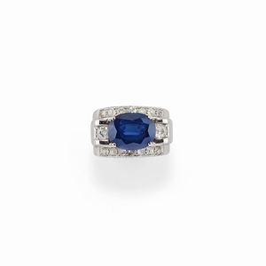  - Anello con zaffiro e diamanti
