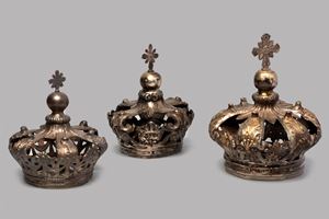 Lotto di tre corone in argento, Napoli secolo XVIII