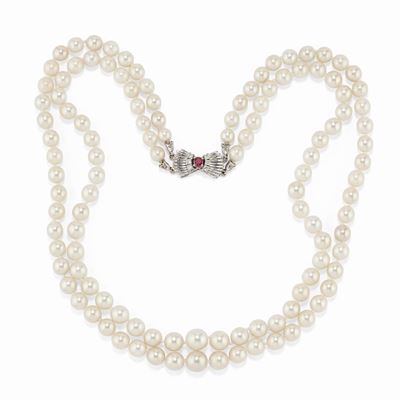 Collana in oro bianco 18K con perle coltivate, diamanti e rubini