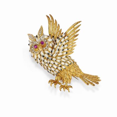 Spilla con gufo, oro giallo 18K, smalti policromi e diamanti, 1970 circa