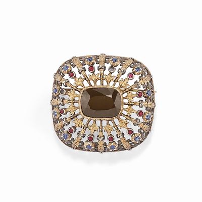 Spilla in oro e argento con zaffiro ovale di circa 10 carati e rubini rotondi