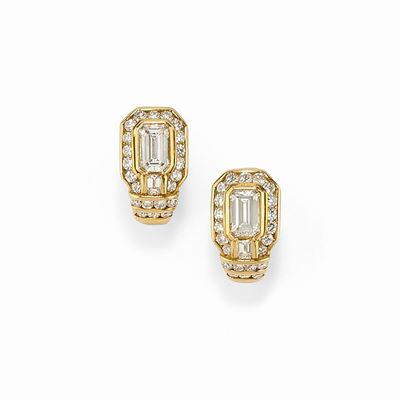 Orecchini in oro giallo 18K con diamanti e smeraldo