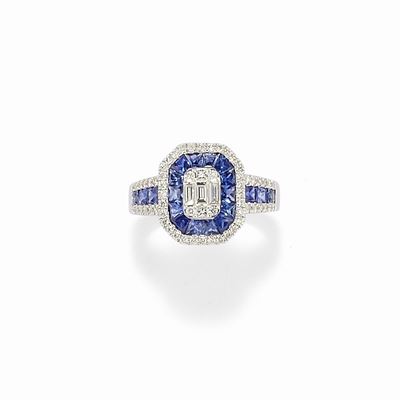 Anello in oro bianco 18K con diamanti e zaffiri taglio princess