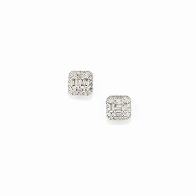 Orecchini in oro bianco 18K con diamanti taglio brillante e baguette