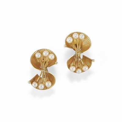 Orecchini in oro rosso 14K con perle coltivate, circa 1940