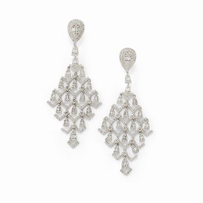 Orecchini, in oro bianco 18K con diamanti taglio brillante e baguette