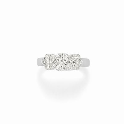 Anello in oro bianco 18K con motivi floreali in diamanti taglio brillante, ct 1,01
