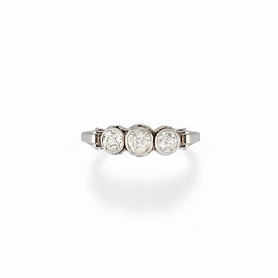 Anello con diamanti, platino, inizi XX secolo