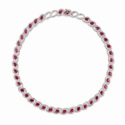 Collana in oro bianco 18K con rubini ovale e diamanti brillanti
