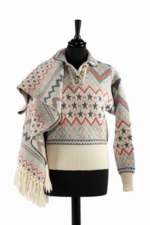 Lot of a wool long sleeves top and a large stole