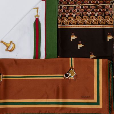 Lotto di tre foulard in seta e cotone
