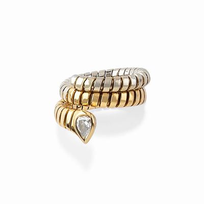 Bulgari, Anello in oro giallo 18K con diamante taglio goccia