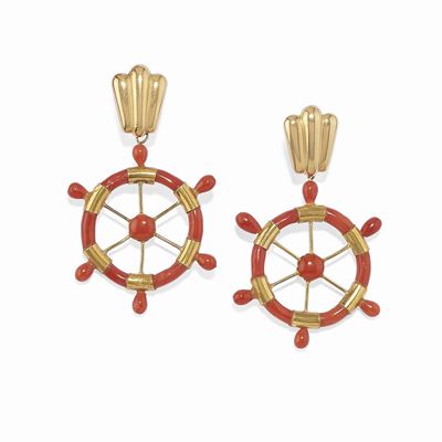 Orecchini in oro giallo 18K e corallo a forma di timone