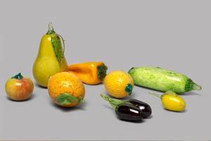 Lotto di otto frutti e ortaggi in vetro di Murano, secolo XX