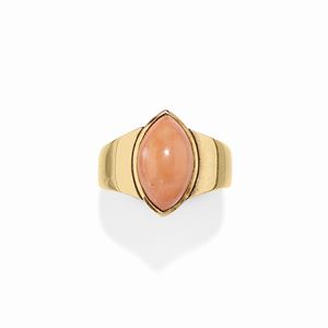  - Anello con corallo