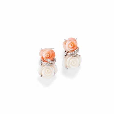 Orecchini in oro bianco 18K con corallo scolpito e diamanti