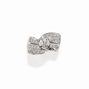  - Anello con diamanti