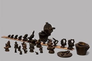 Lot of 32 oriental bronze weights