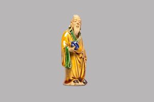 Polychrome ceramic statuette depicting a wiseman, China, Qing dynasty
