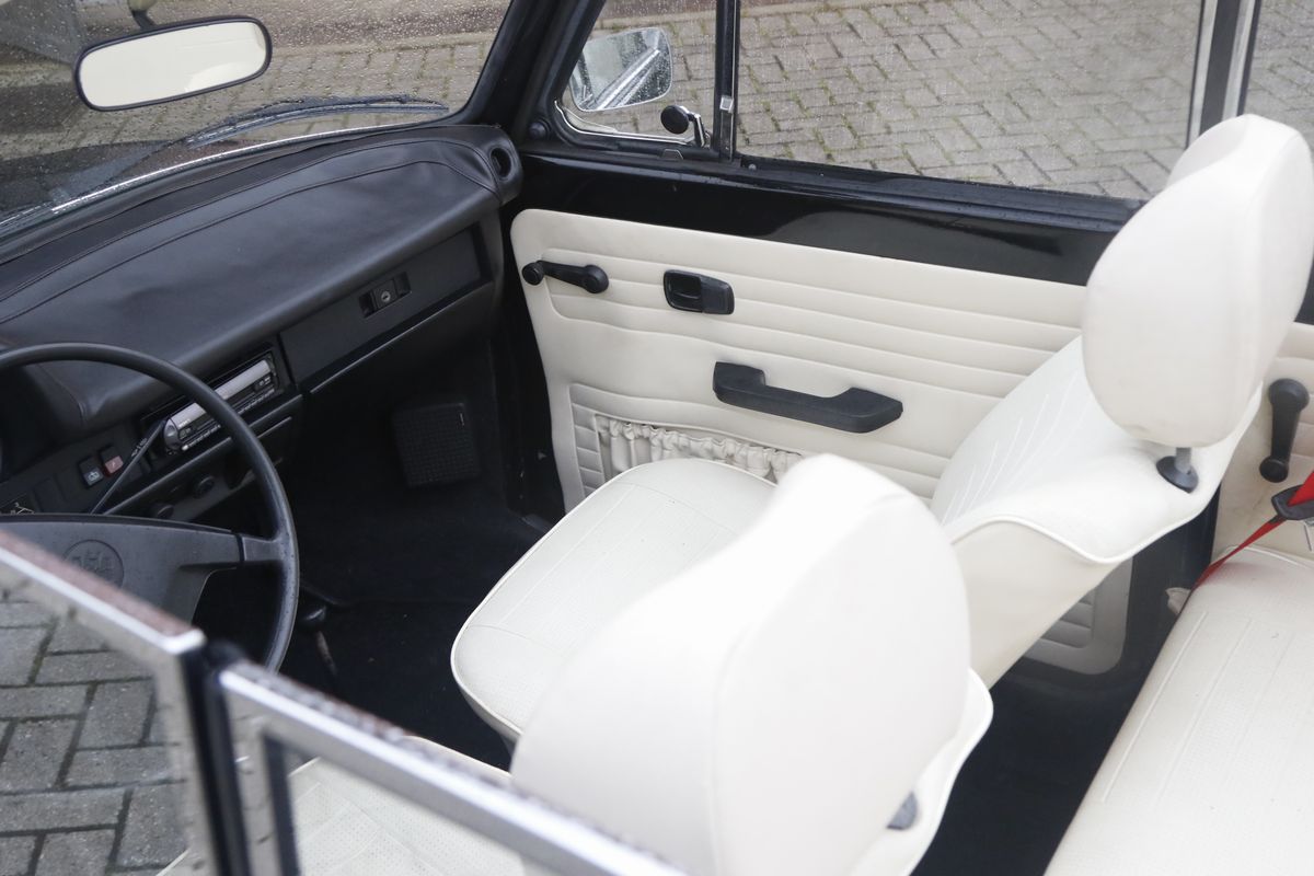 Volkswagen - 1303 Cabriolet (typ 15 D 11) (karmann)
