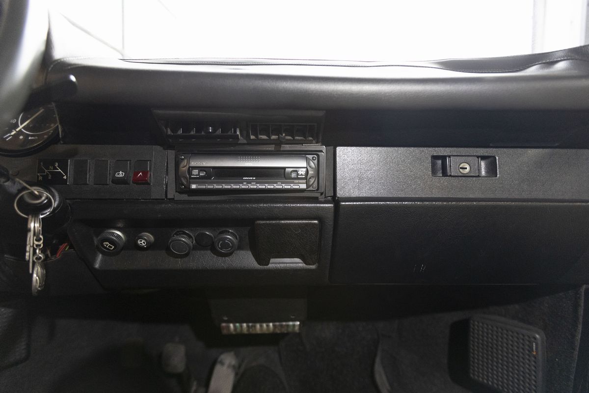 Volkswagen - 1303 Cabriolet (typ 15 D 11) (karmann)