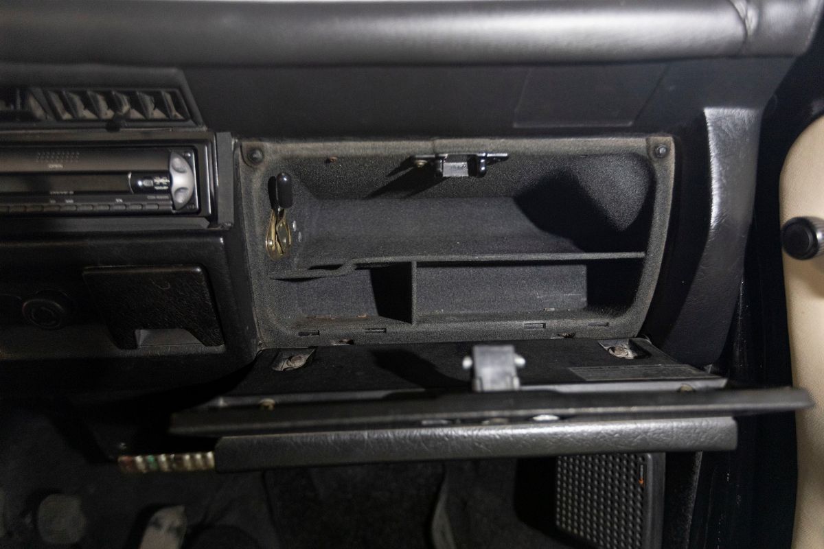 Volkswagen - 1303 Cabriolet (typ 15 D 11) (karmann)