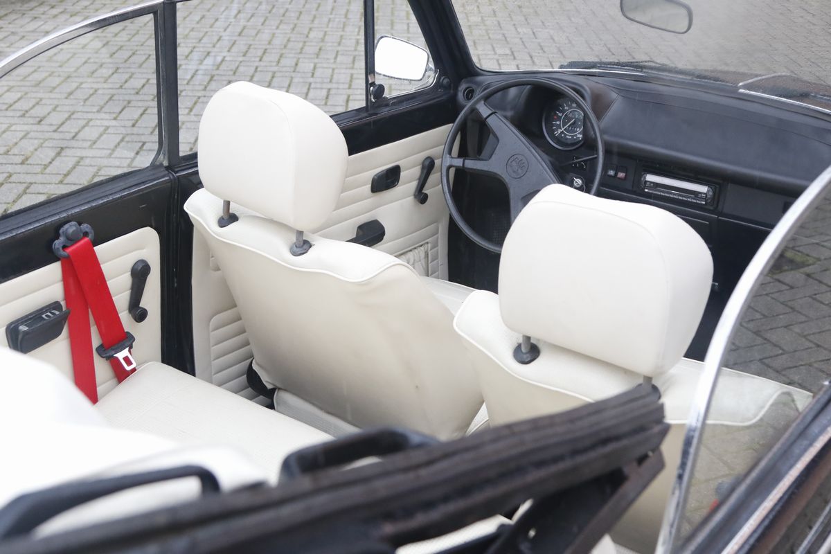 Volkswagen - 1303 Cabriolet (typ 15 D 11) (karmann)