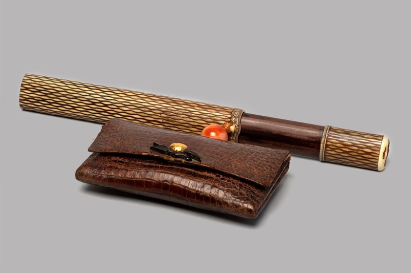Kiseru in corno di cervo porta pipa con porta tabacco in pelle, Giappone  periodo Edo, Arte Orientale