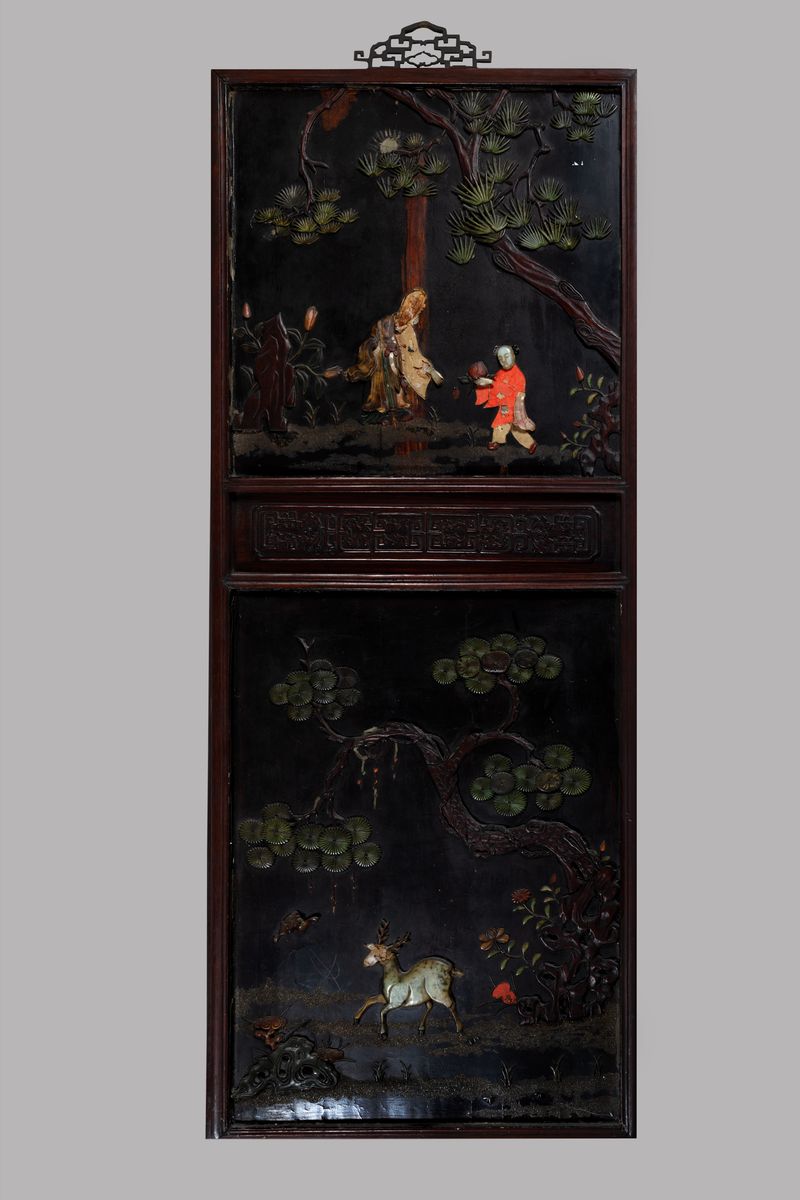 Pannello giapponese dipinto in legno nero con applicazioni in avorio, Giappone, periodo Meiji; Pa...
