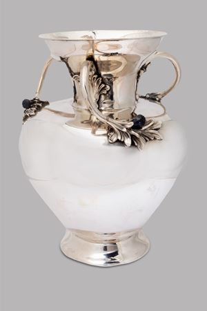 Silver vase with three handles decorated with vegetable and berry motifs in black ebonized wood, Messulam, Milan