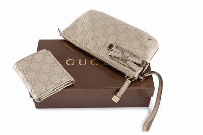 Set di bustina e portafogli in pelle Guccissima color tortora