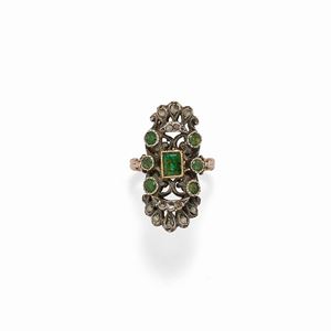 Anello con smeraldi e diamanti