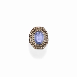  - A 18K red gold, silver, diamond and sapphire ring, early 20th Century
