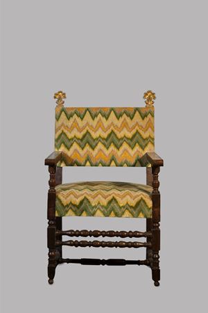Pair of armchairs, 17th century, with rectangular back decorated with flames in gilded wood, spool legs and crosspieces