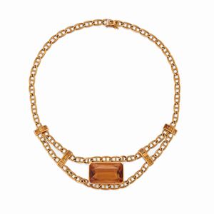 A 18K yellow gold and quartz necklace